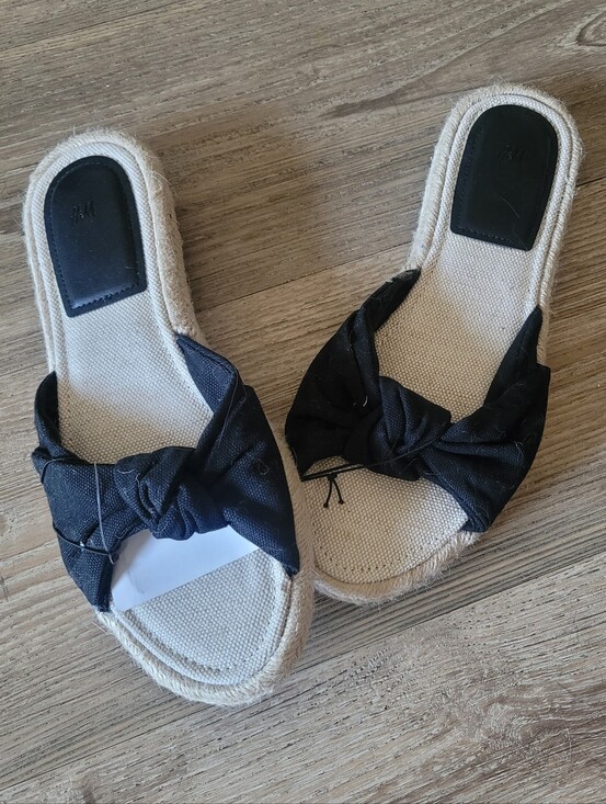 H&M Shoes - Brand New H&M Black Knot-Front Slide Sandals - Women size 9